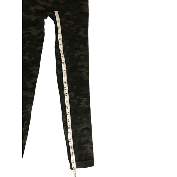 Brand New SPANX Look At Me Now Seamless Green Camo Leggings Medium - Picture 9 of 12